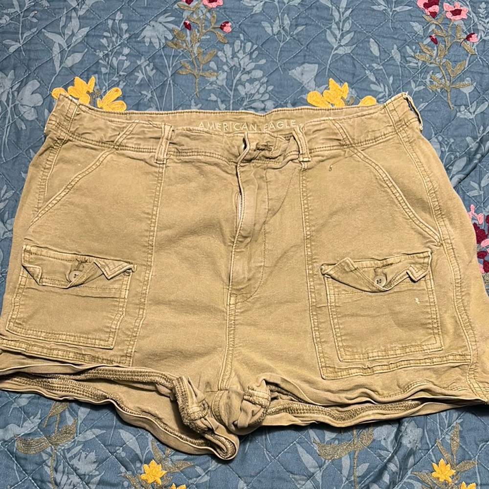 American Eagle Outfitters Tan Cargo Shorts for Effortless Style